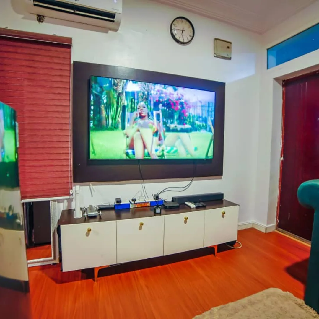 Escape to Serenity: 2-Bedroom Penthouse in a Secure Estate with Park Views