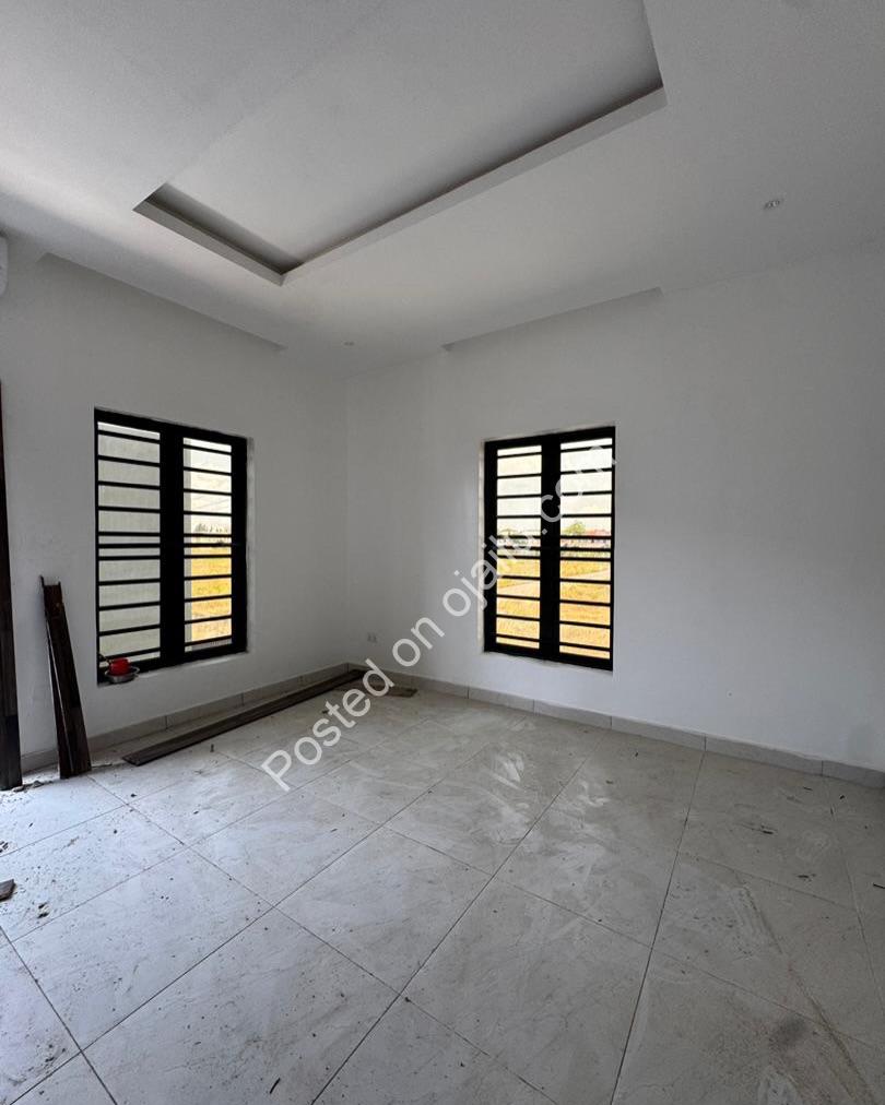 Spacious 3-Bed Lekki Home – Prime Orchid Road!