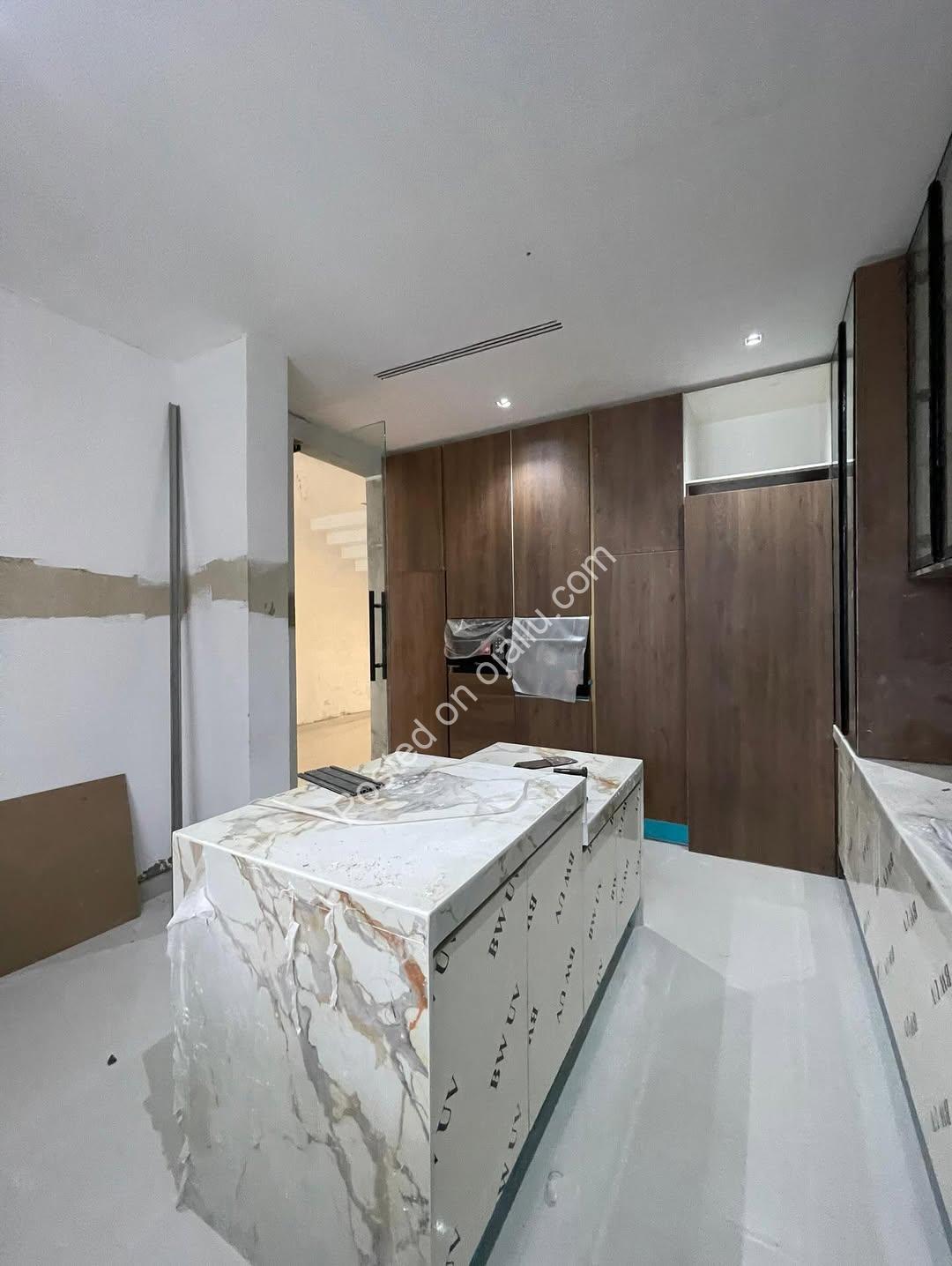 5 Bed Semi-Detached Duplex: Cinema, Gym & Pool Included