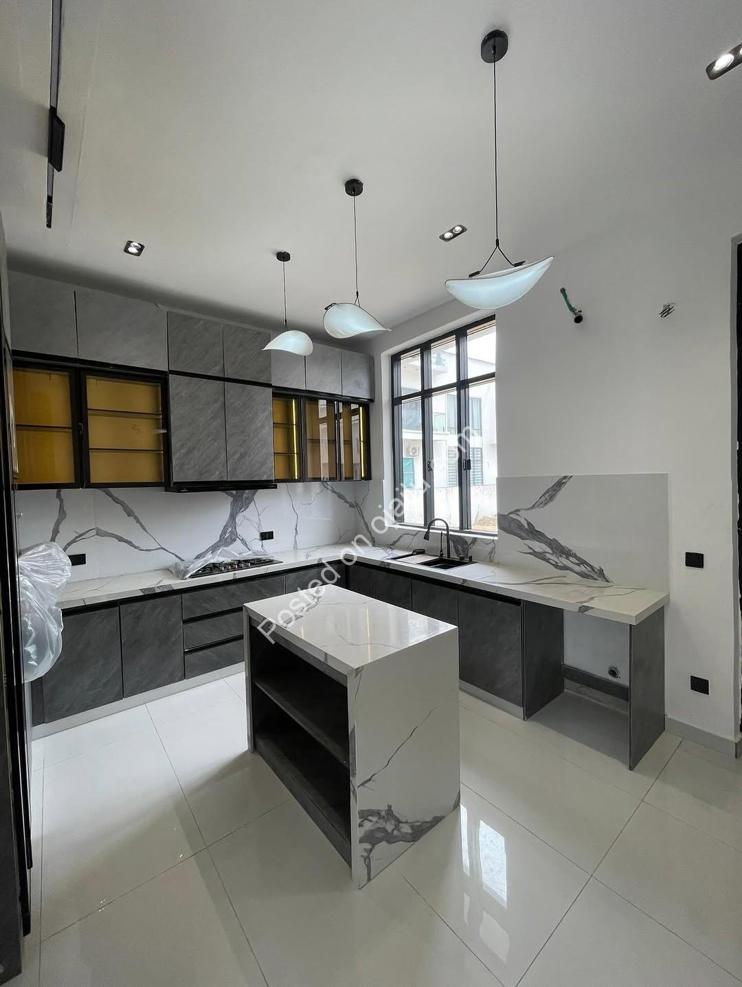 Grand 5-Bedroom Duplex in Prime Chevron Lekki
