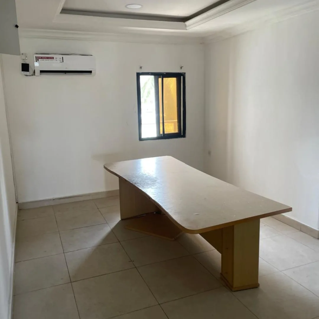 Riverside Elegance: Serviced 3-Bed + BQ with Jetty