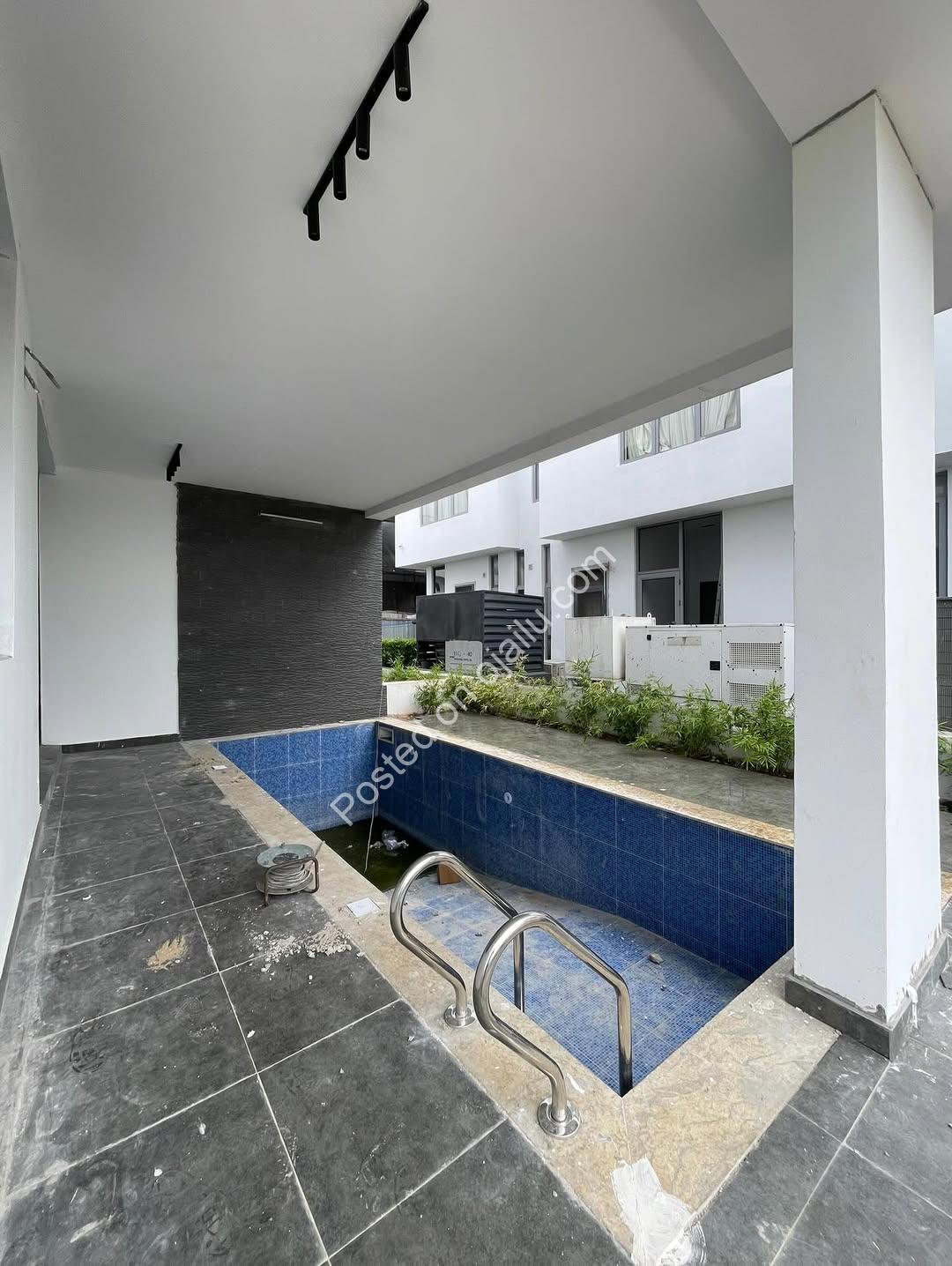 5 Bed Semi-Detached Duplex: Cinema, Gym & Pool Included