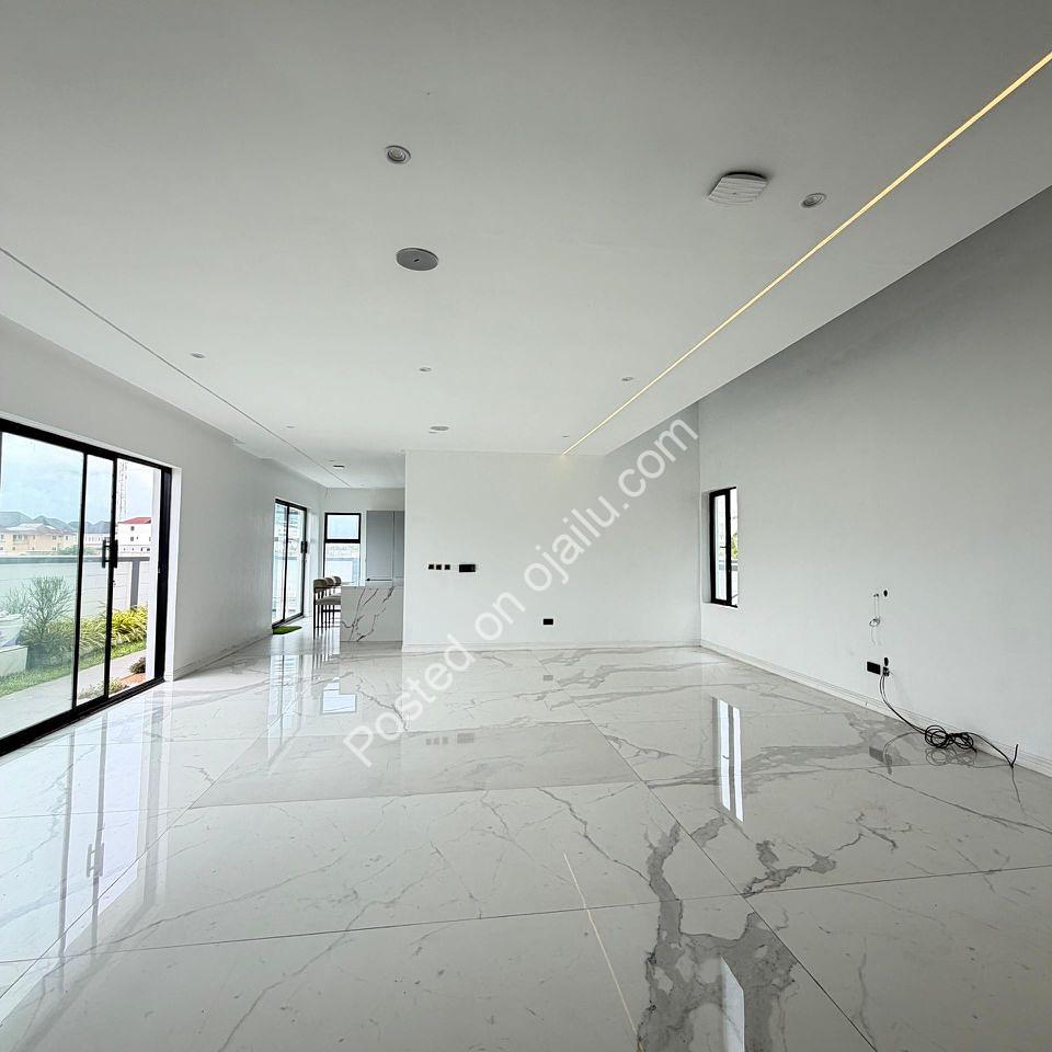 Brand New 5-Bed Duplex with Cinema & Pool in VGC