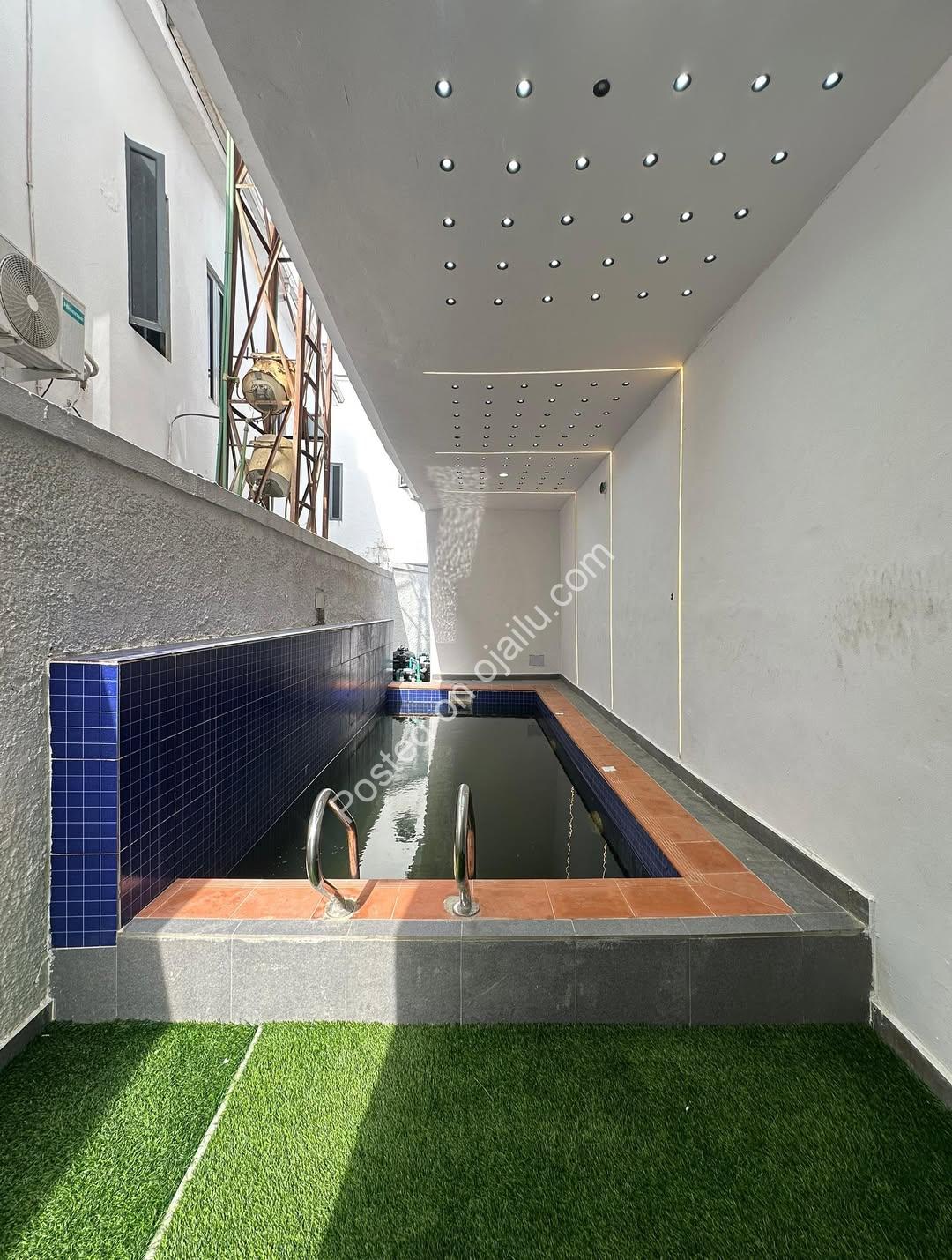Smart Home Sanctuary: 5-Bed Ikota Gem