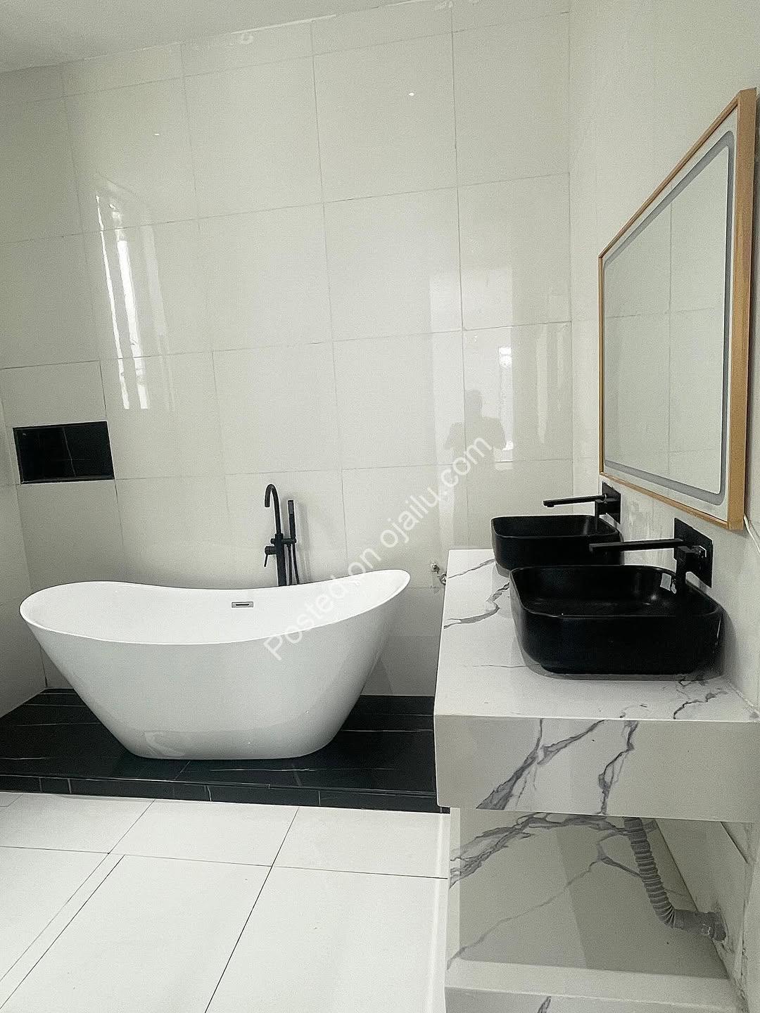 **Elegance Meets Serenity: 5-Bed Duplex in Chevron**