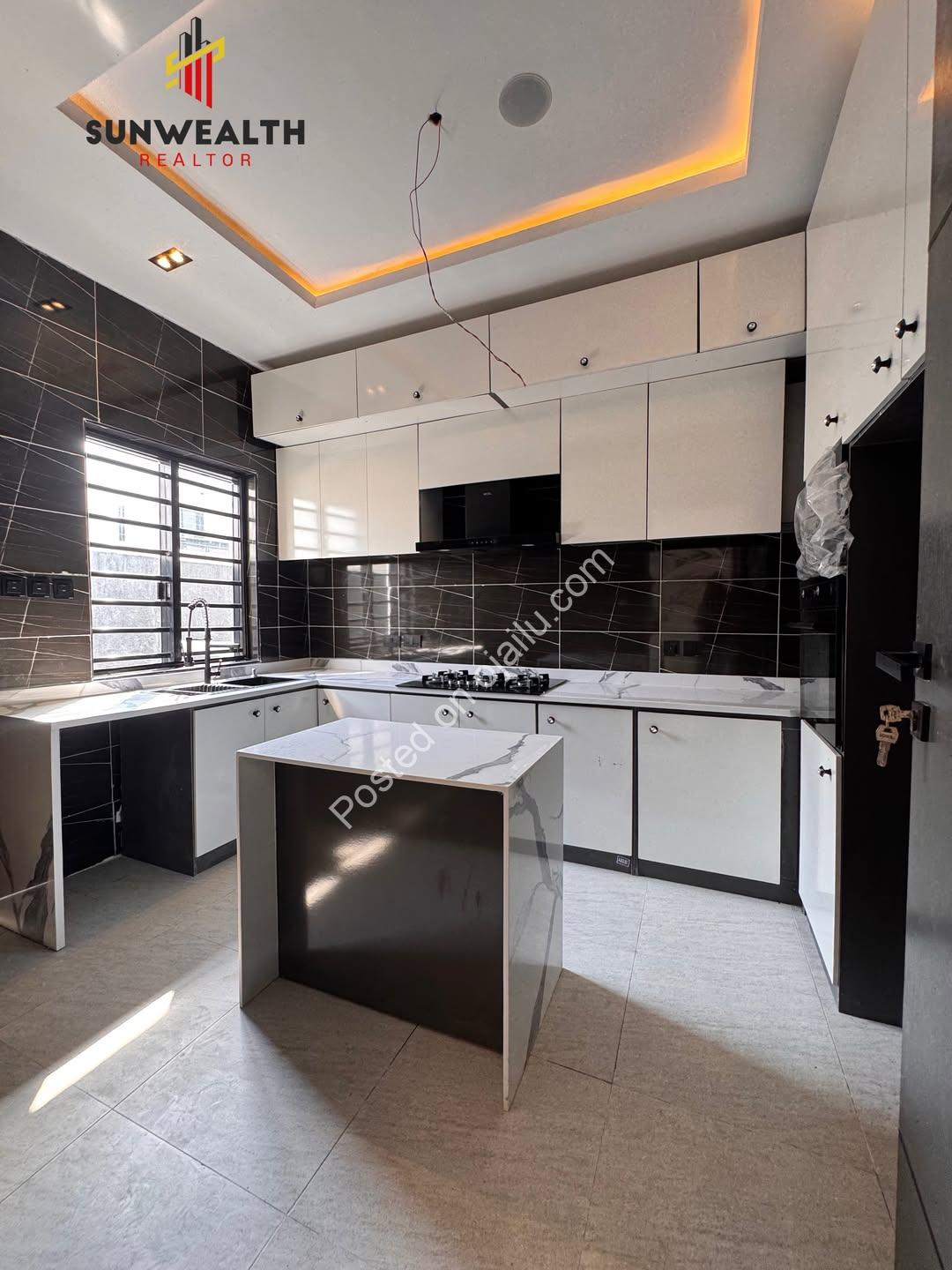 Your Dream Home Awaits: Brand-New 4-Bed Duplex with Pool in Orchid