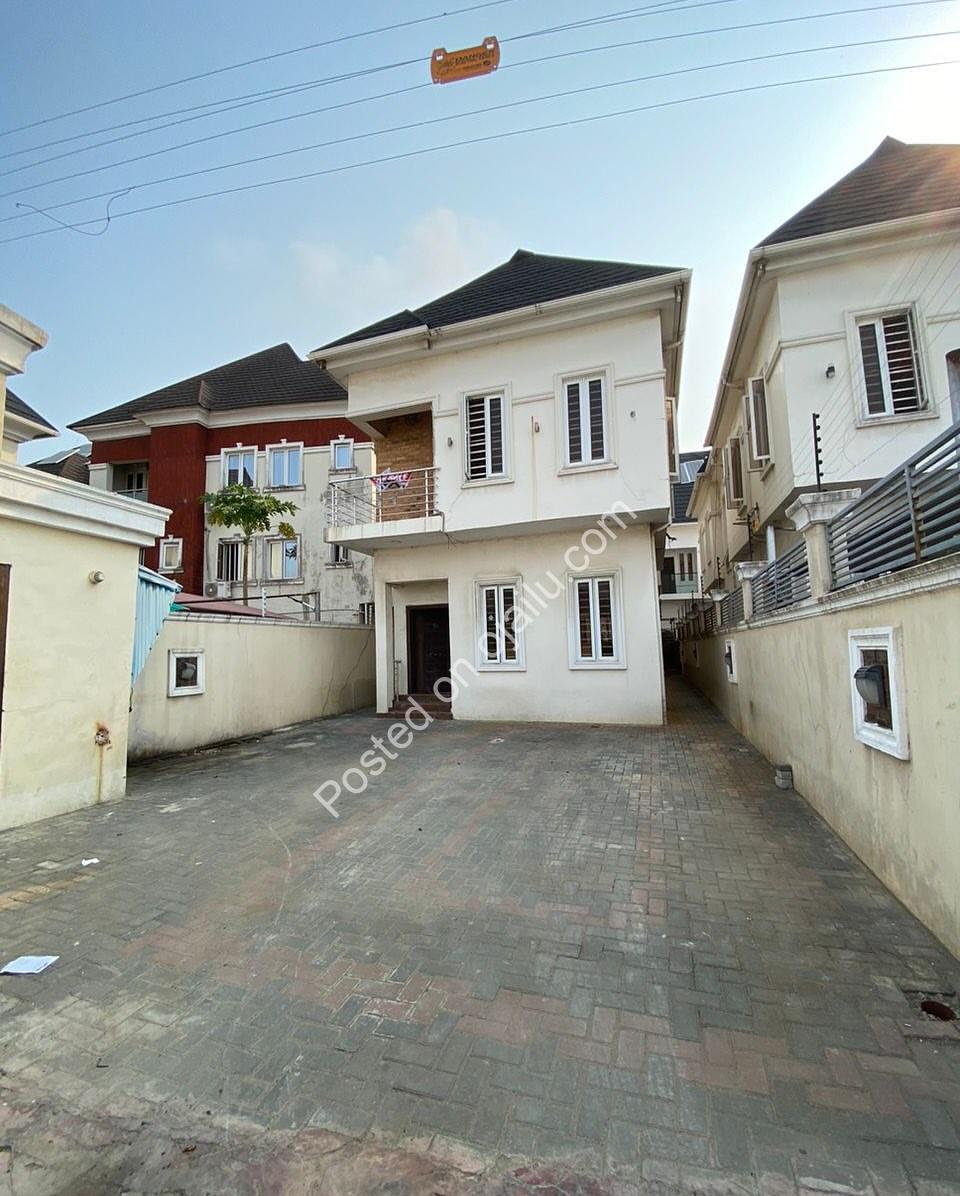 Ikota’s Finest: 5 En-Suite Bedrooms, Move-In Ready
