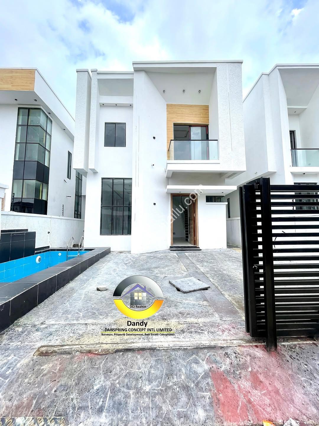 Modern 4-Bed Duplex with Pool in Chevron