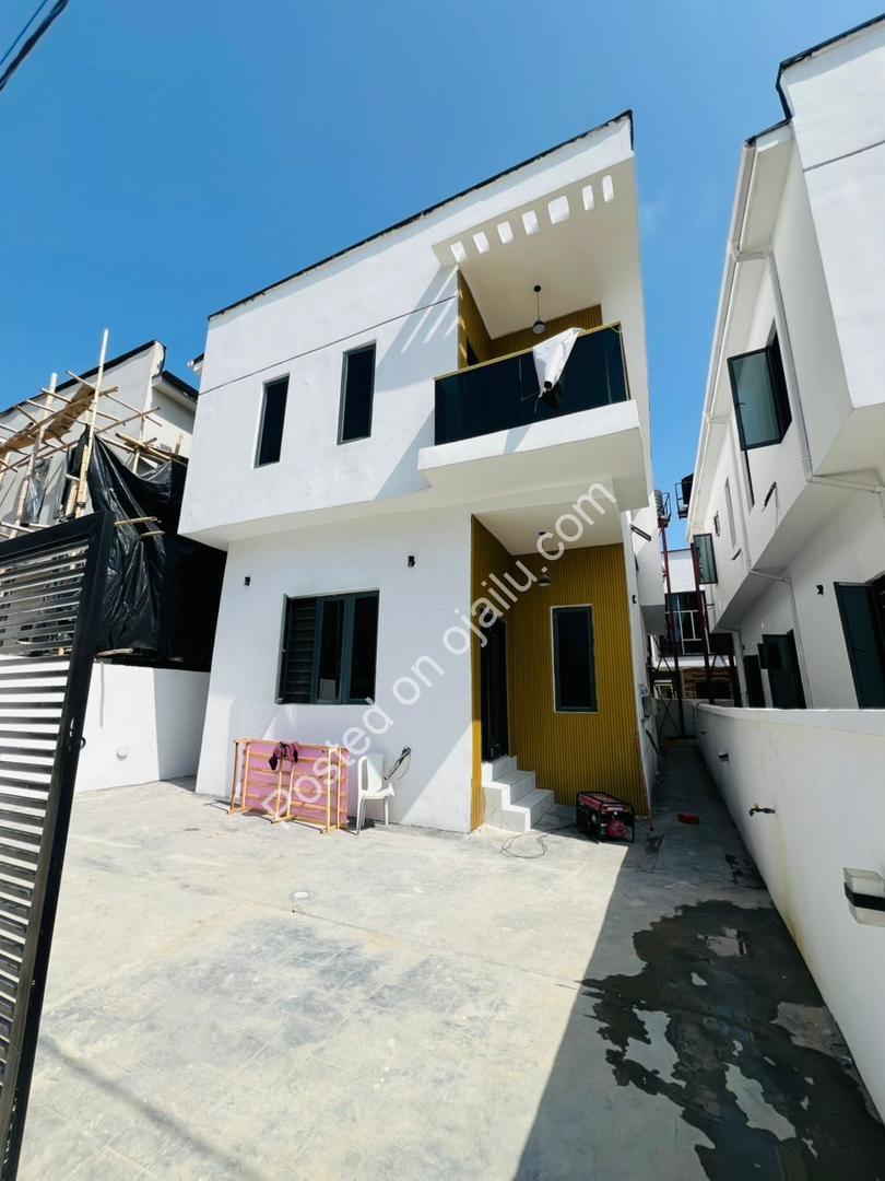 Your Private Ikota Oasis: 4 Ensuite Bedrooms