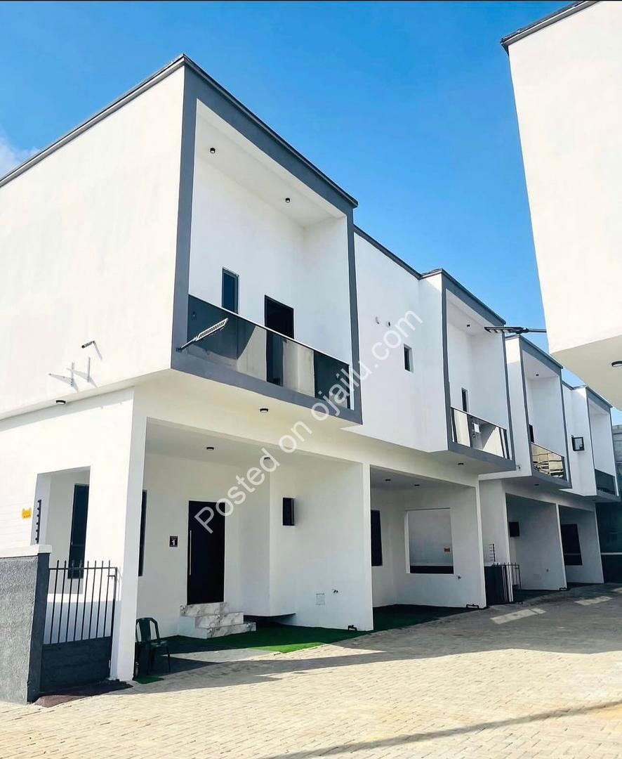 Contemporary 3-Bed Terrace in Prime Ajah Gated Estate