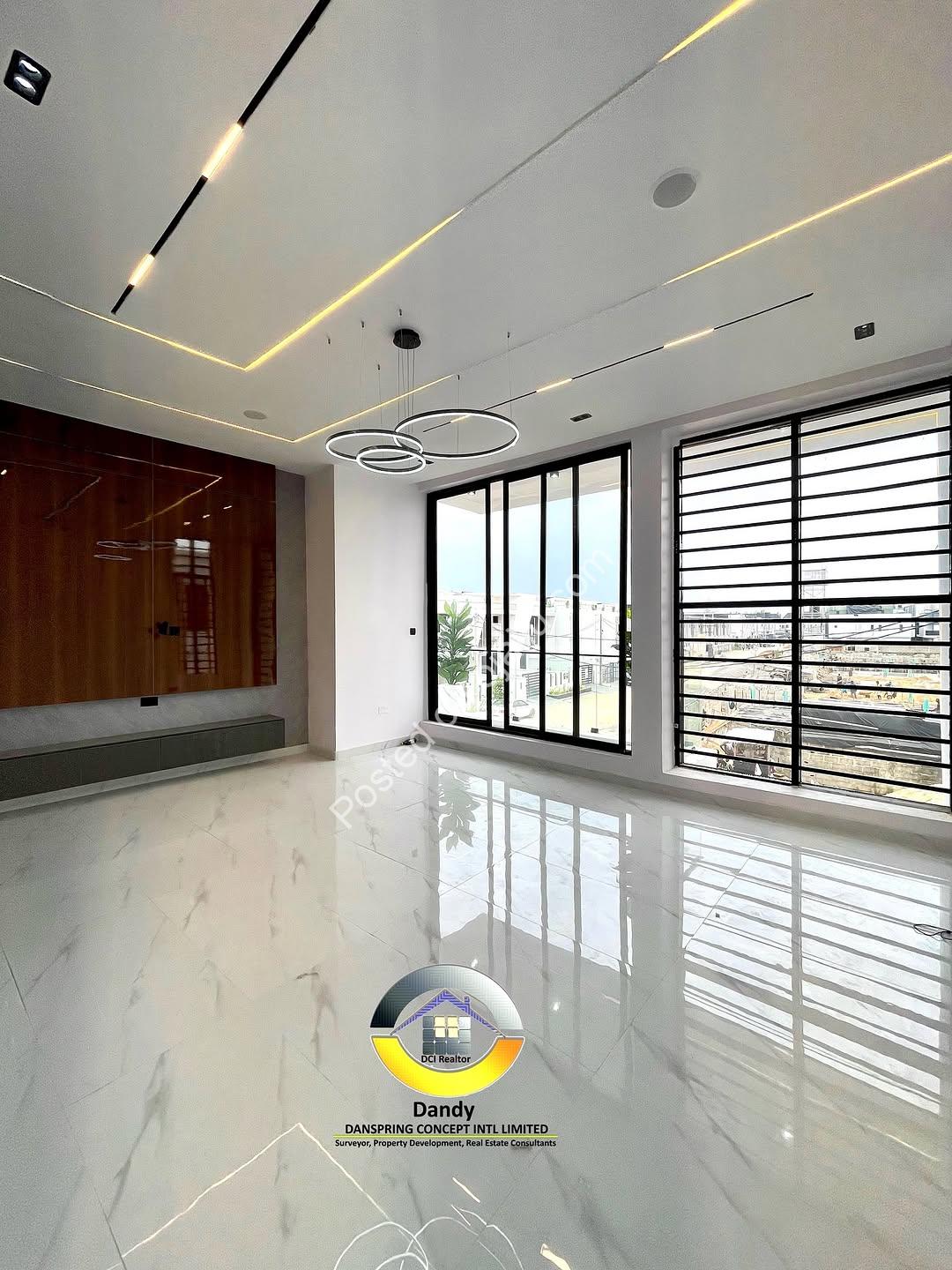 Ikota Showstopper: 5BR Duplex, Pool & Gym