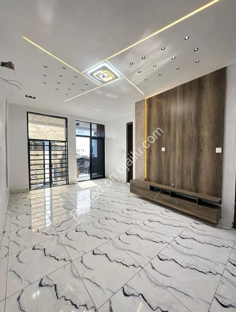 Smart Home Sanctuary: 5-Bed Ikota Gem
