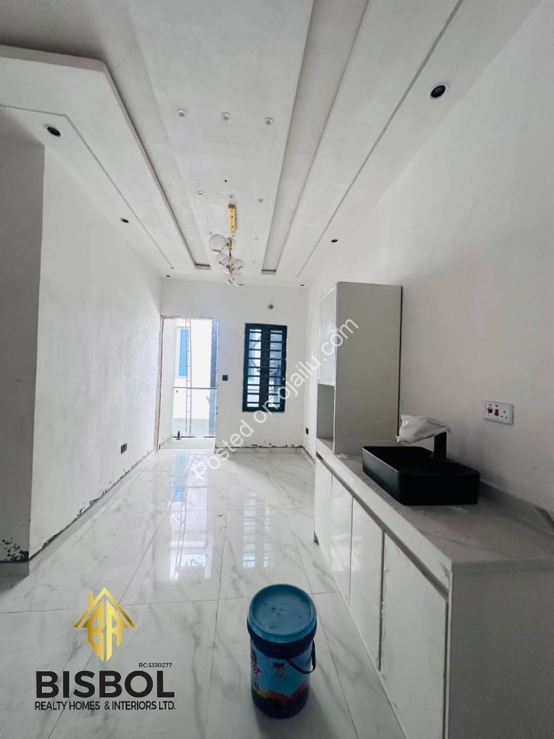 Jumbo 4-Bed Semi-Detached Duplex – Move-In Ready!