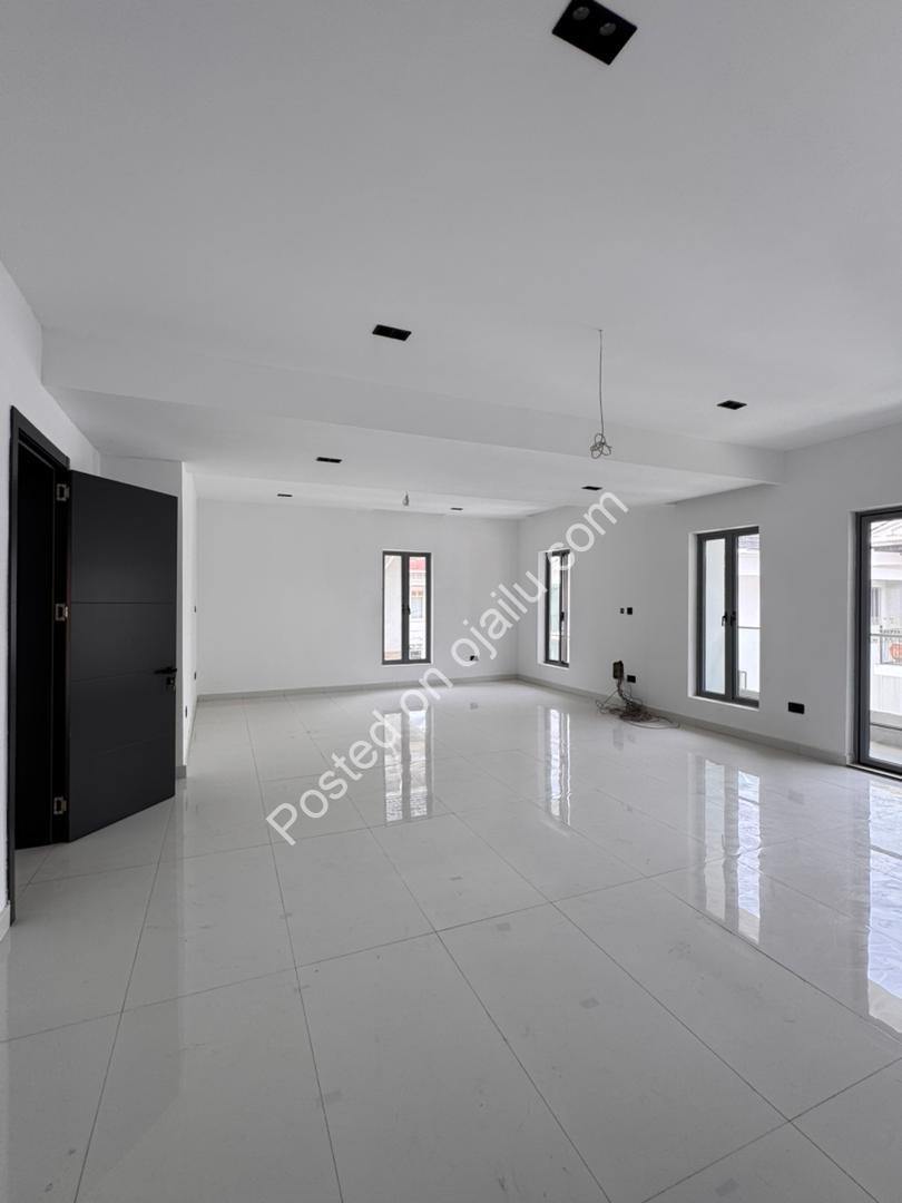 Private Elevator & Rooftop Luxury Await in Banana Island