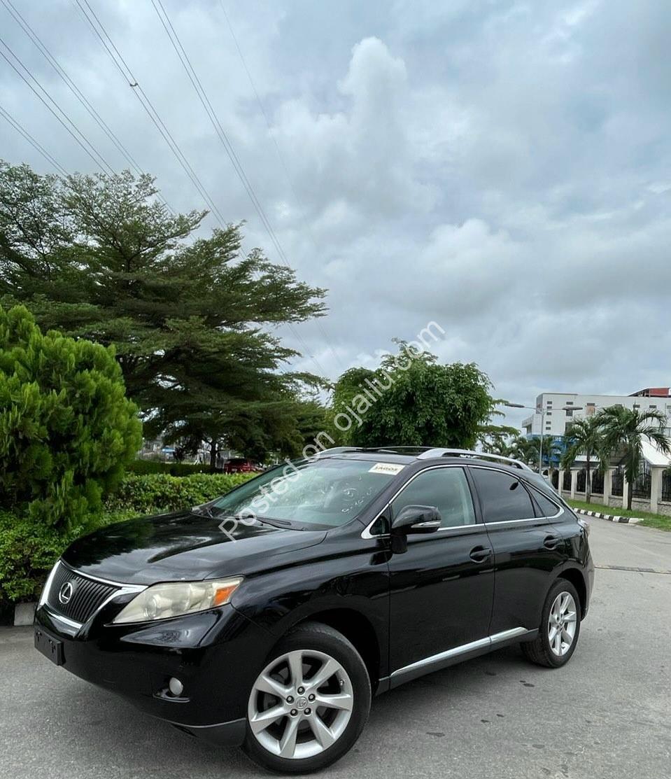 2010 Lexus RX350 – Luxury Park Assist & Sunroof!