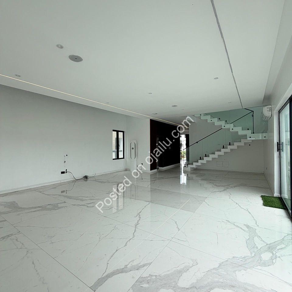 Brand New 5-Bed Duplex with Cinema & Pool in VGC