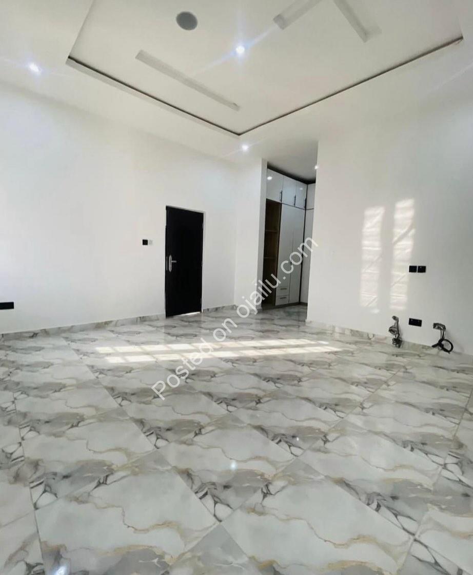 Contemporary 3-Bed Terrace in Prime Ajah Gated Estate