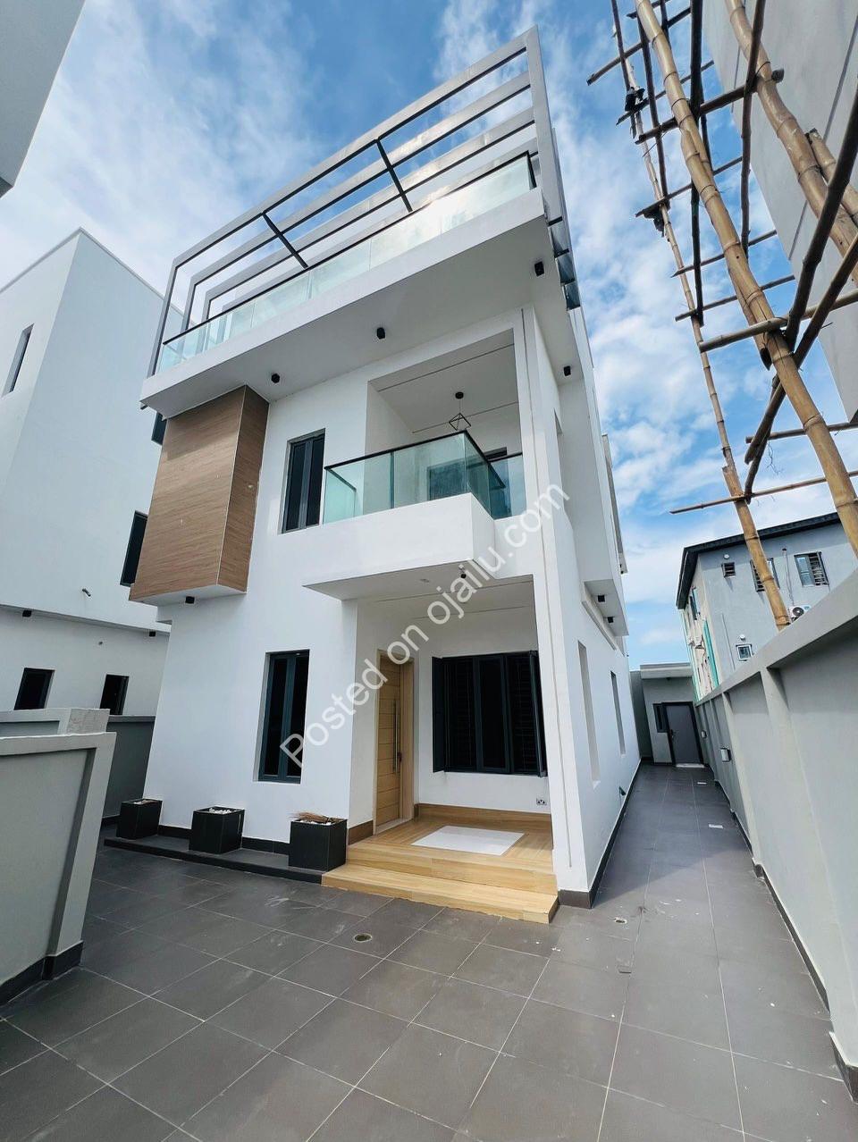 Elite 5-Bed Duplex with BQ in Secure Lekki Estate