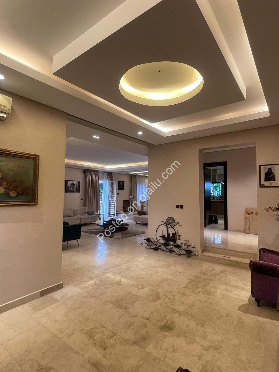 Stunning 5-Bed Mansion with Pool & Smart Home in Chevron