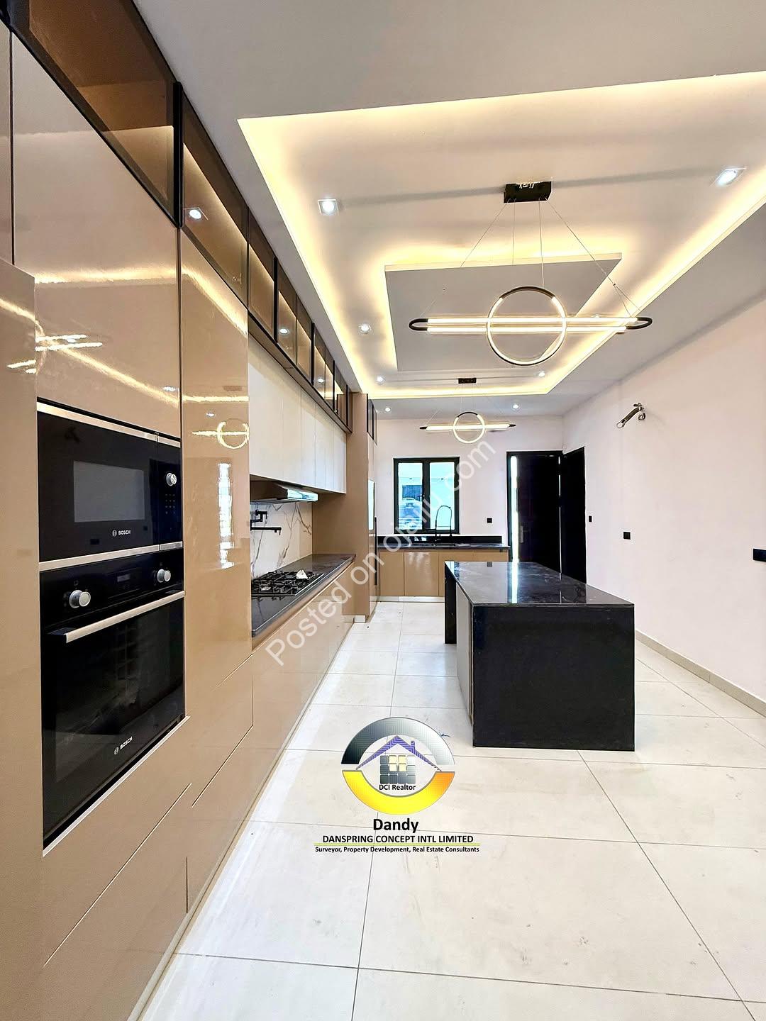 Ikate Gem: 5-Bed Duplex with Pool & Cinema