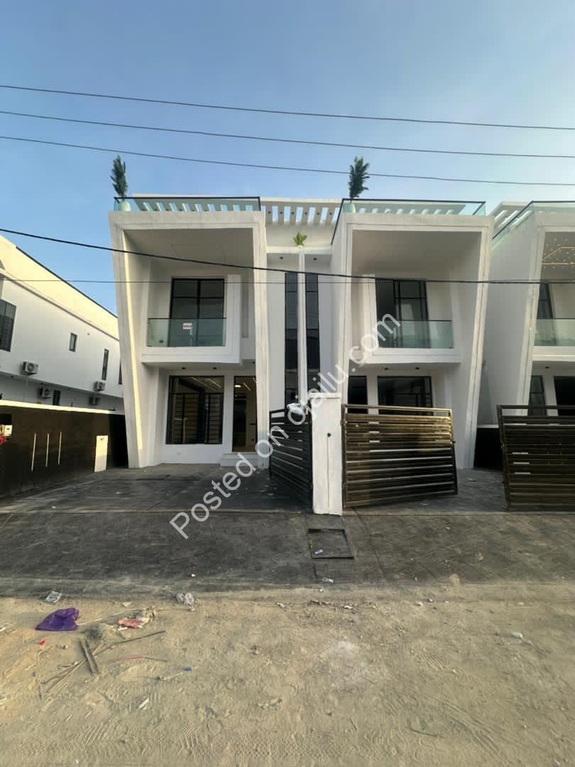 **Elegance Meets Serenity: 5-Bed Duplex in Chevron**
