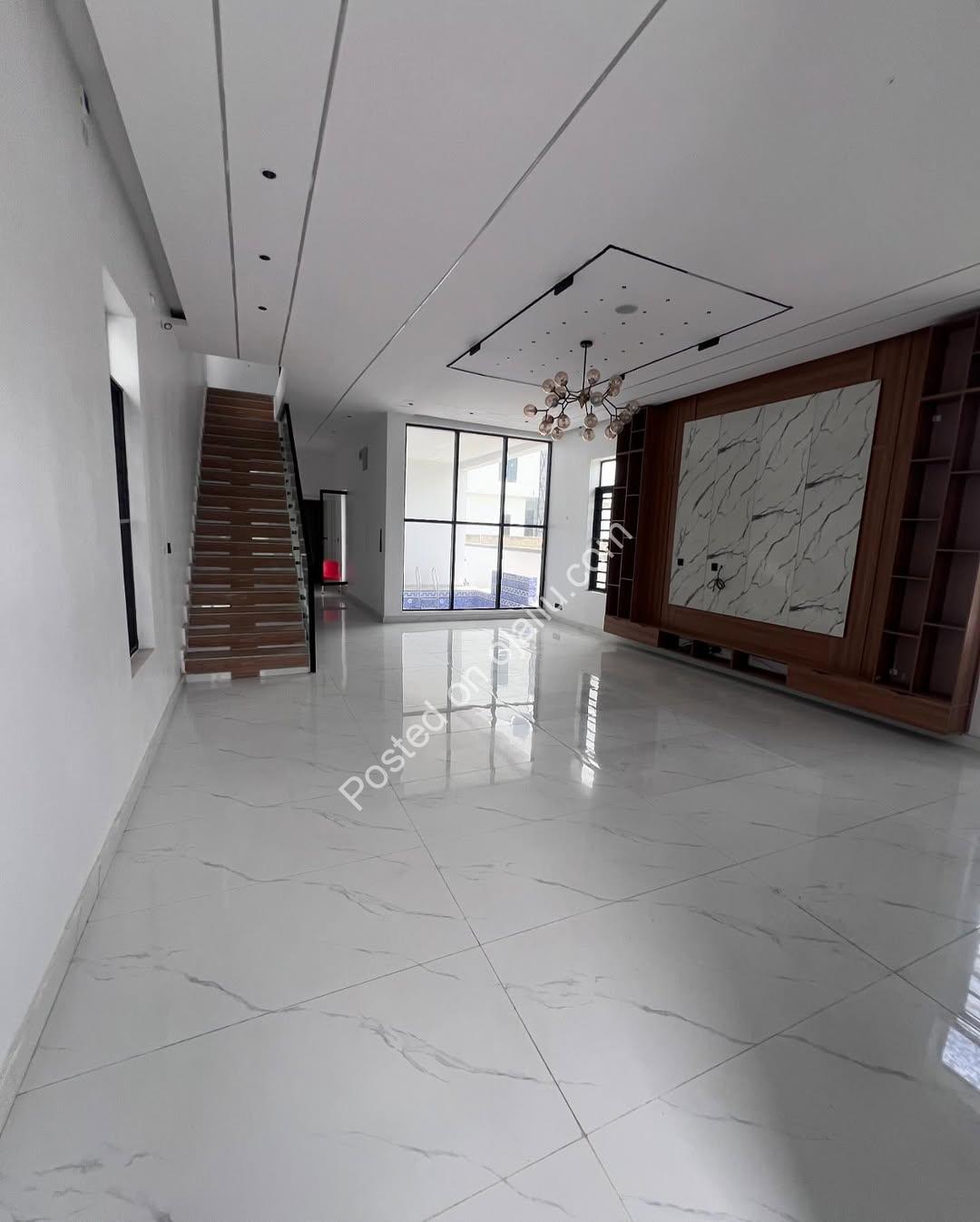 En-suite Elegance in VGC: 5BR Duplex for ₦400M