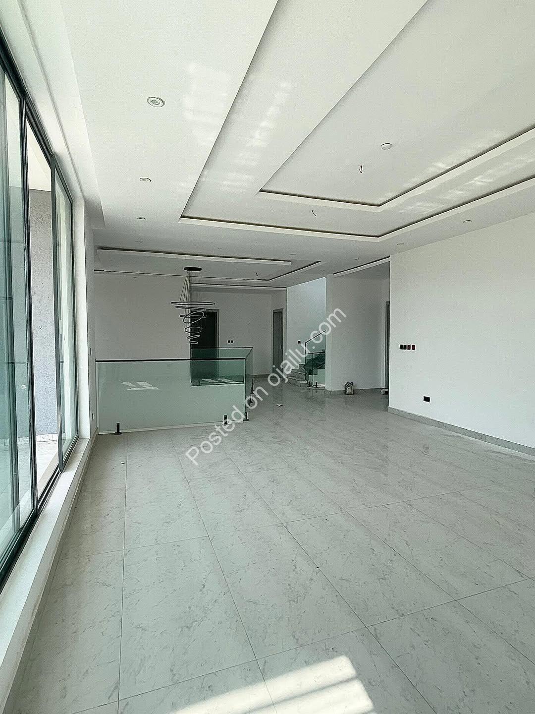 600sqm Corner-Piece: Cinema, Rooftop Terrace & Pool in Chevron