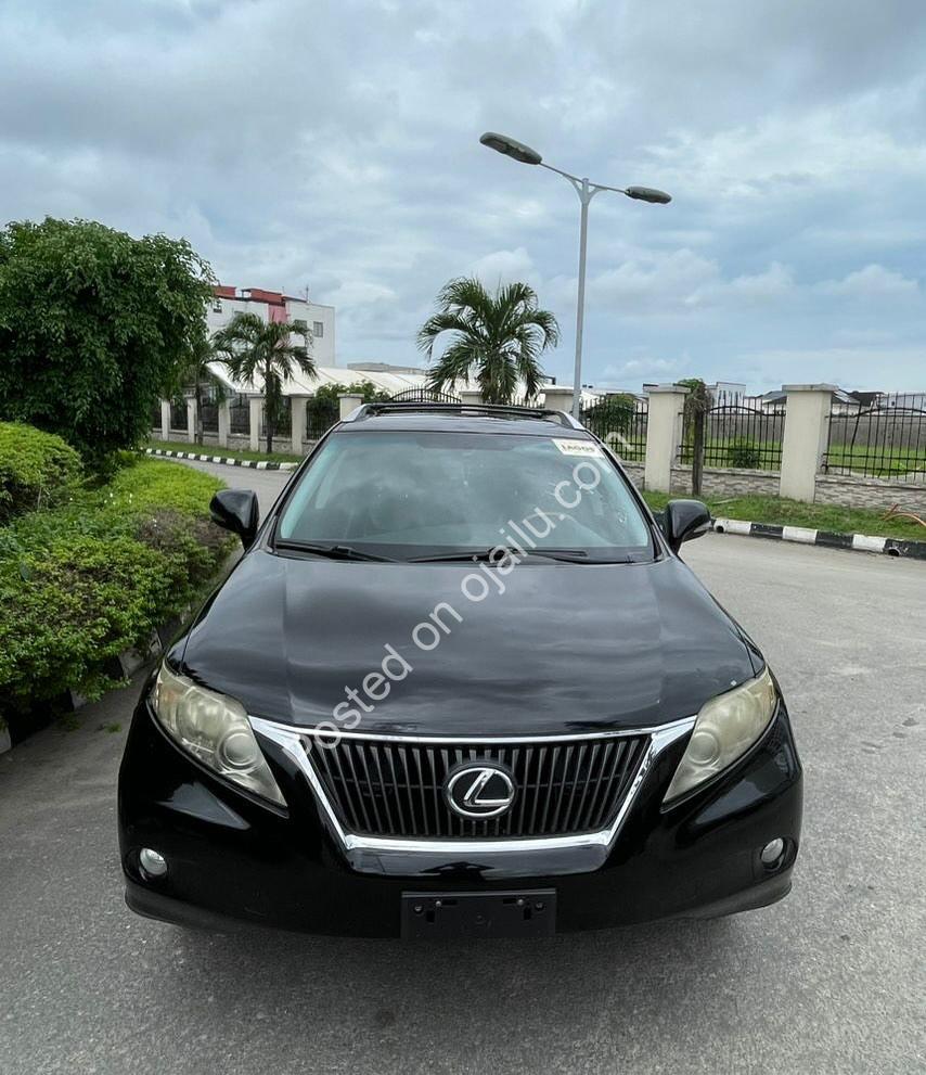 2010 Lexus RX350 – Luxury Park Assist & Sunroof!