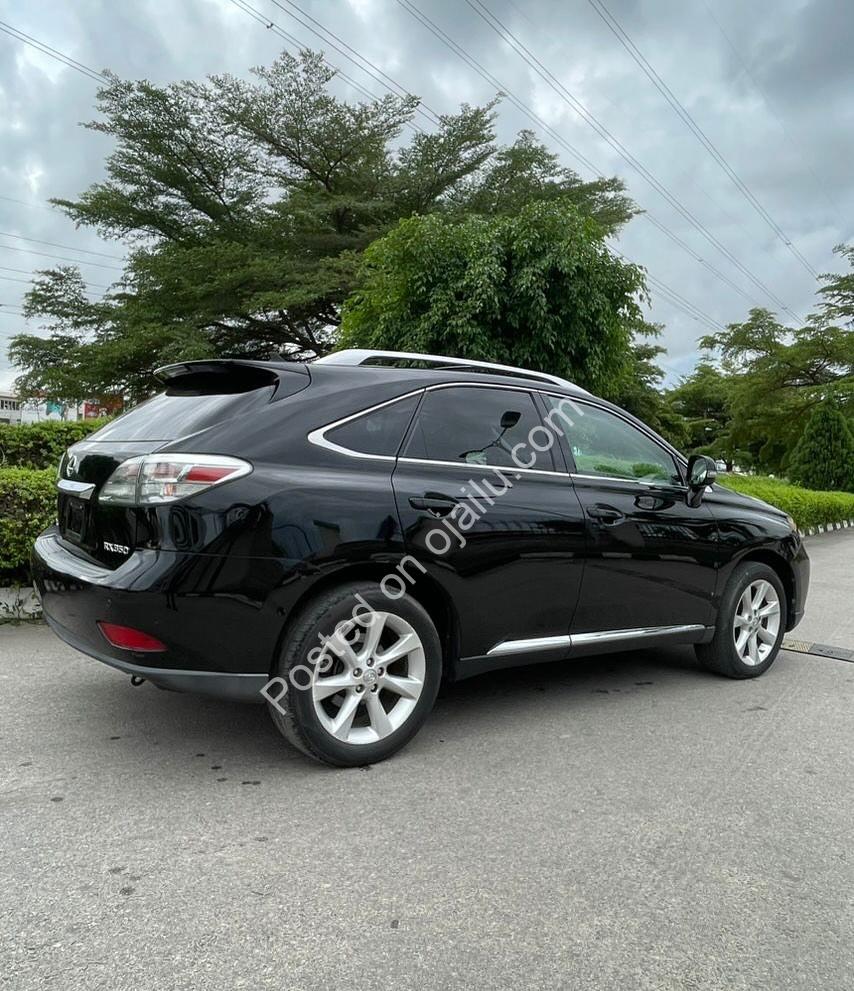 2010 Lexus RX350 – Luxury Park Assist & Sunroof!