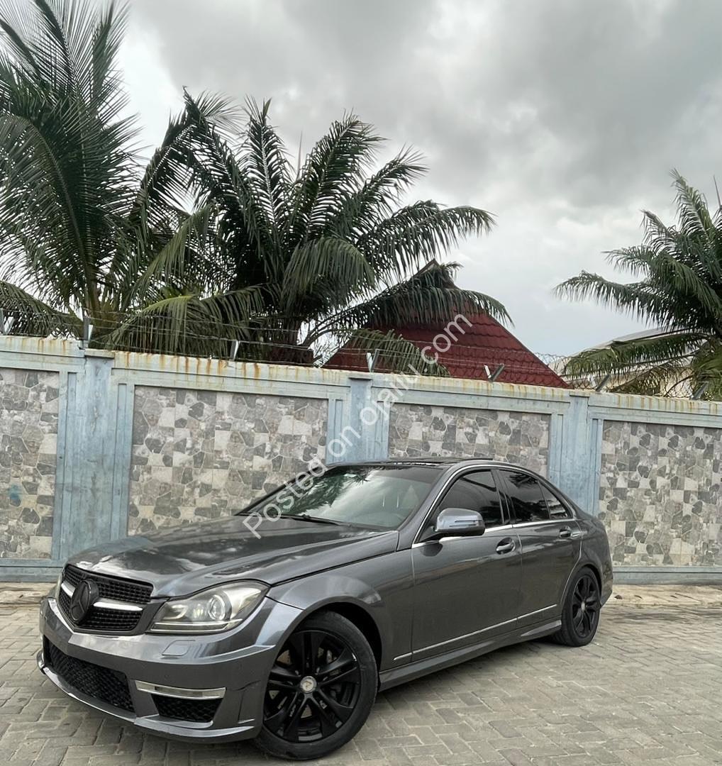 2009 Mercedes C350 AMG Kit – Panoramic Roof & 7.5M Only