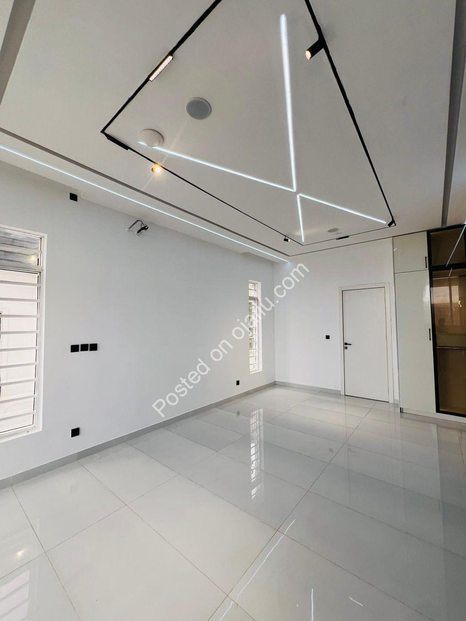 5-Bed Ensuite Haven With Pool in Ologolo