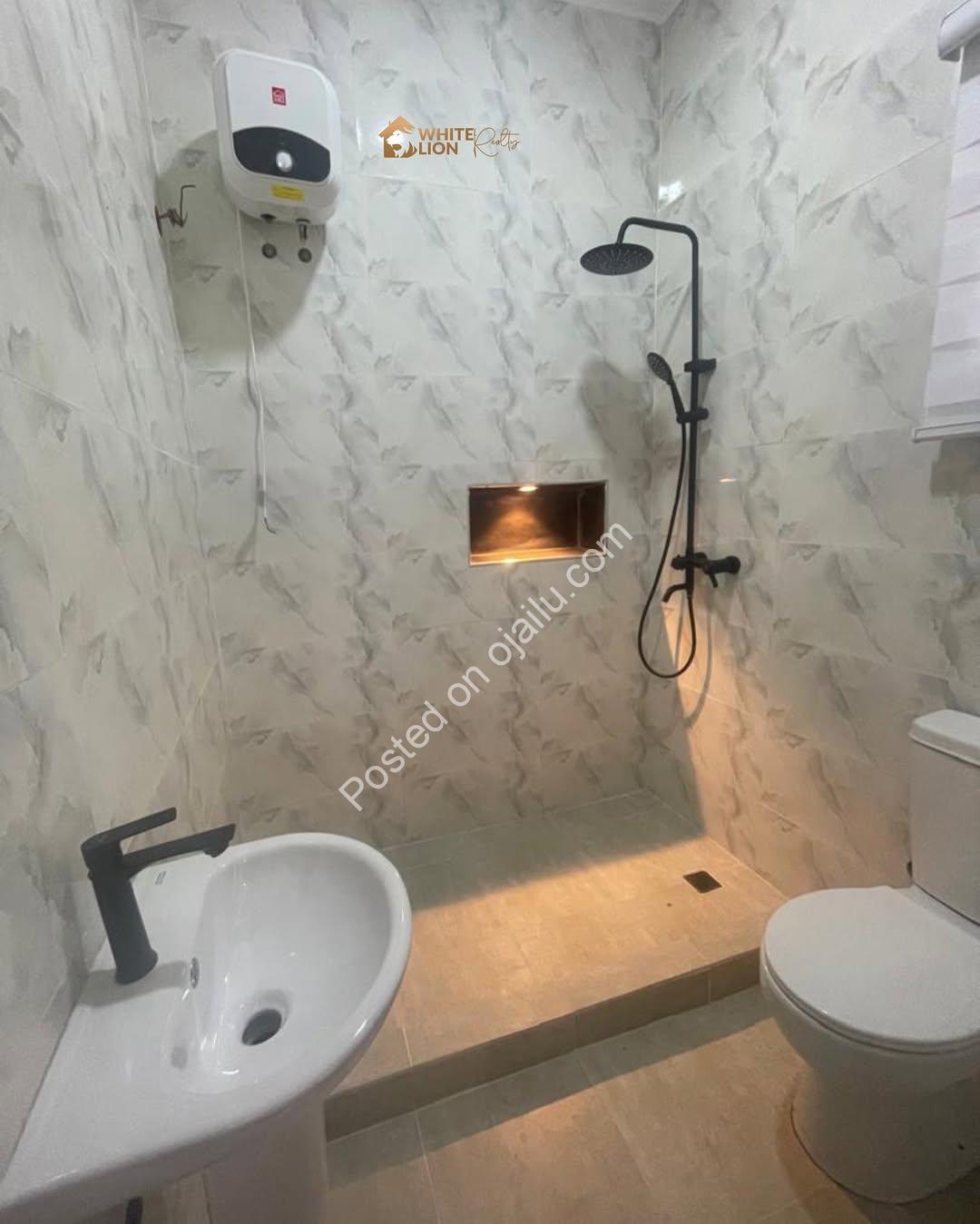 Contemporary 2-Bed with Soundproof Comfort in Agungi
