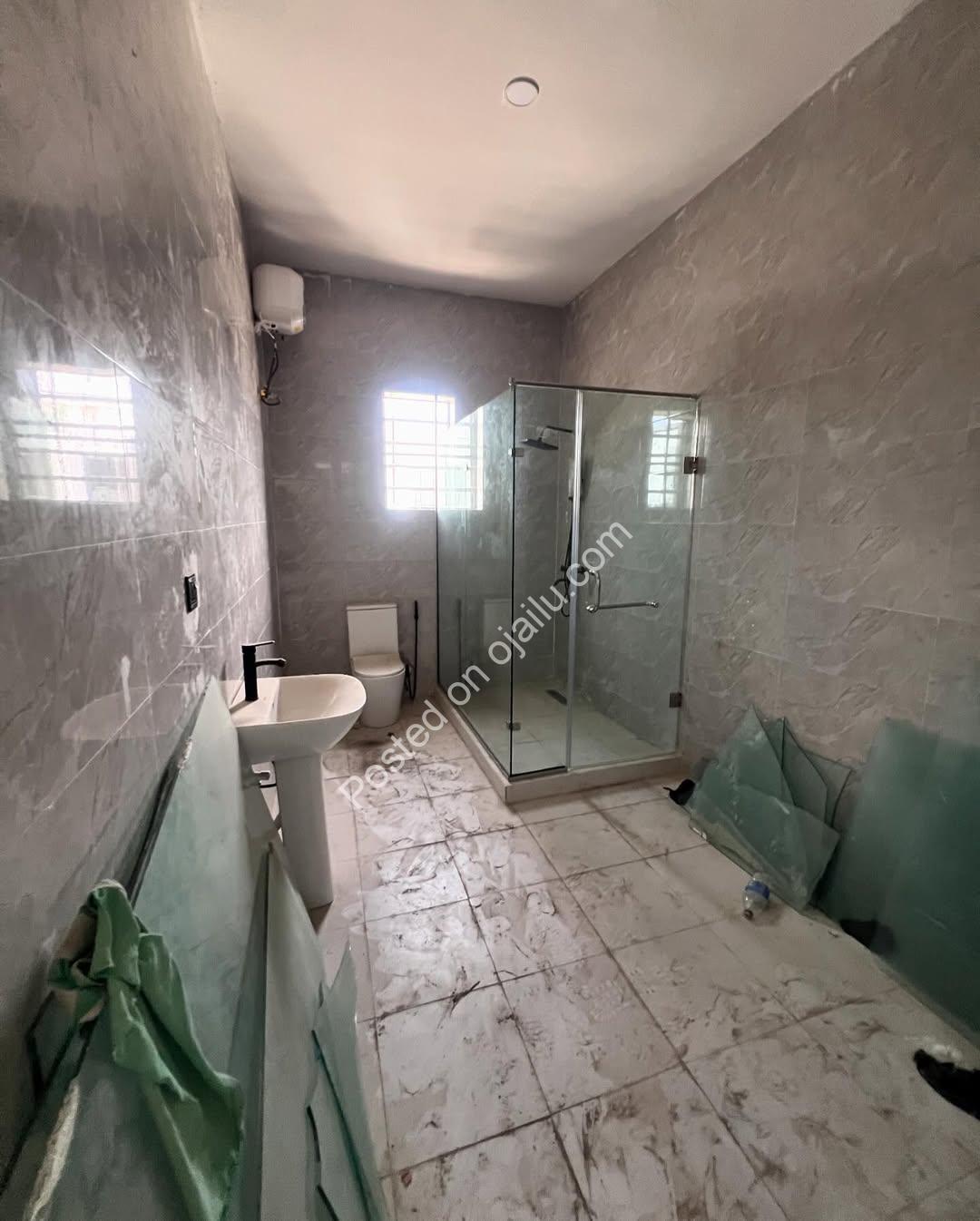 Elegant 4-Bed Semi-Detached Duplex in VGC