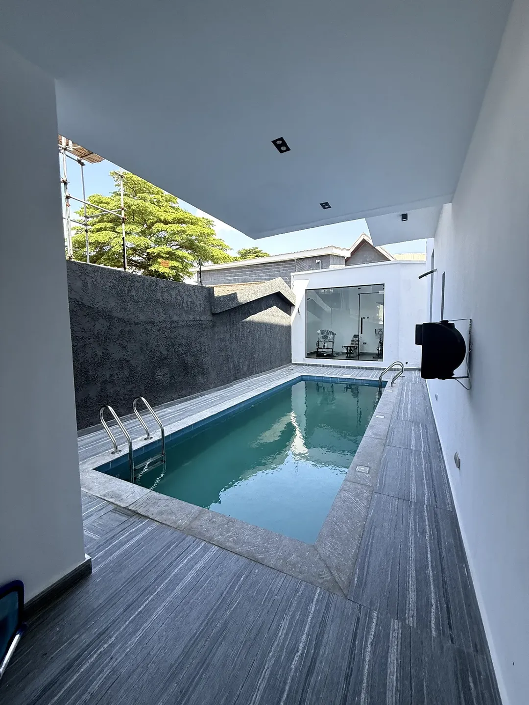 NEW! 5BR Lekki Phase 1 Mansion with Pool, Cinema & Gym