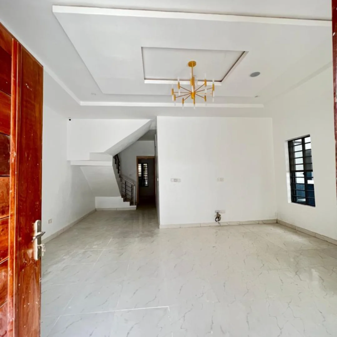 Orchid Oasis: 4-Bed Semi-Detached with BQ for 10M