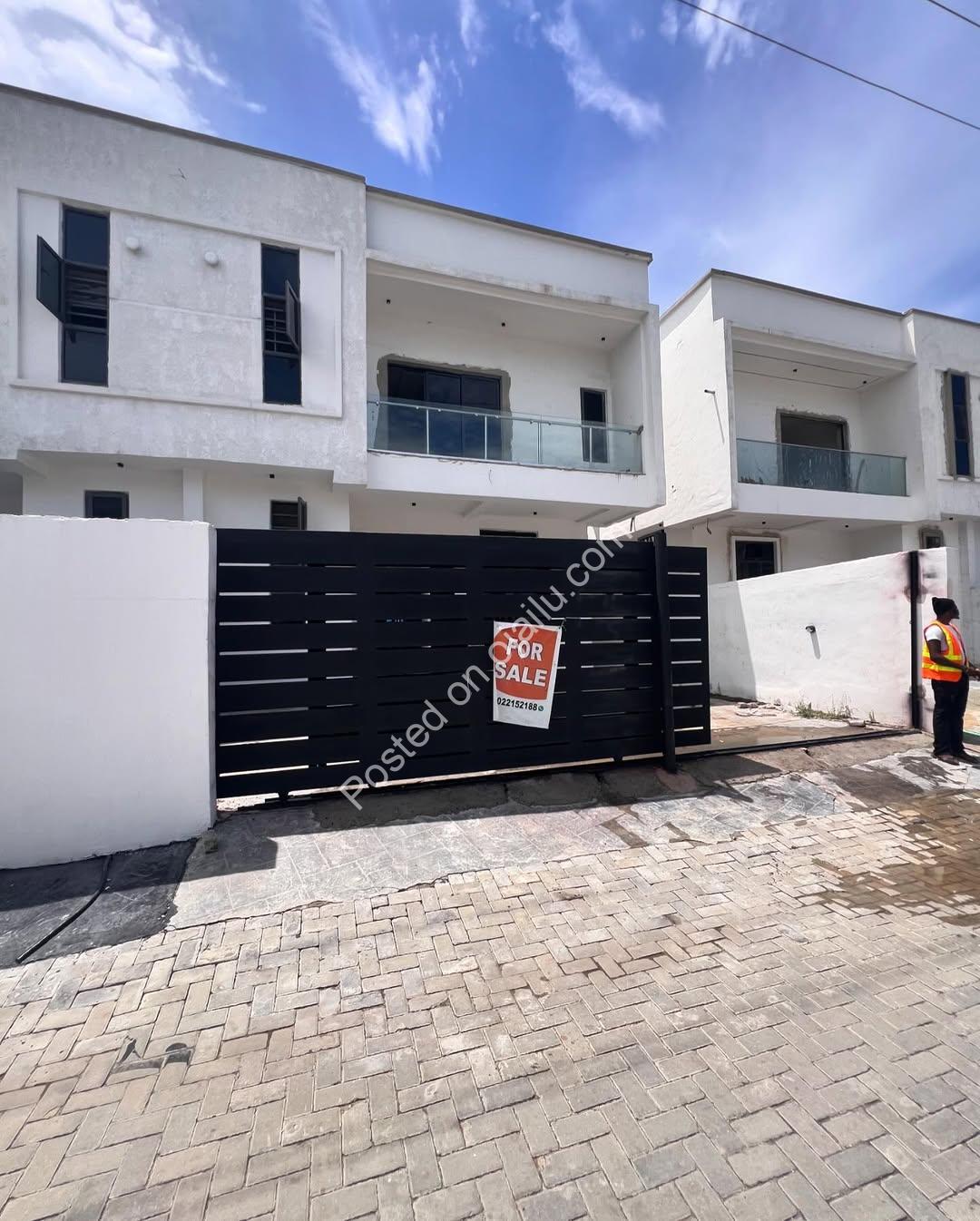 Elegant 4-Bed Semi-Detached Duplex in VGC