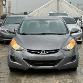 Clean Hyundai Elantra: Accident-Free & Ready for 2026!