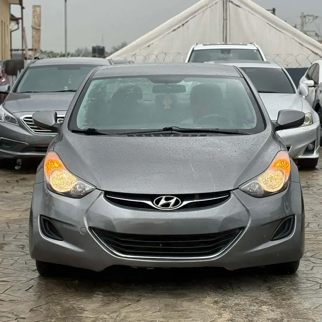 Clean Hyundai Elantra: Accident-Free & Ready for 2026!