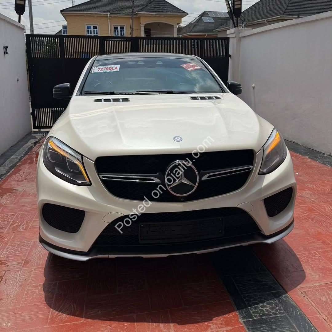 “2017 MERCEDES GLE 43: IMMACULATE FULL OPTIONS – DRIVE LUXURY!”