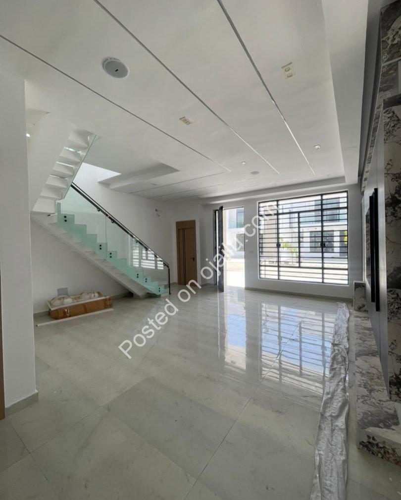 Modern Elegance: 4-Bed Duplex in Orchid Lekki