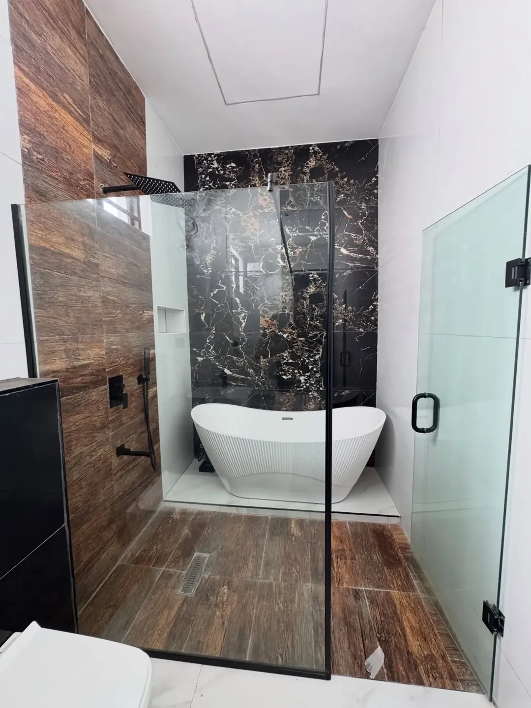 4-Bed Stunner with BQ in Chevron—250M