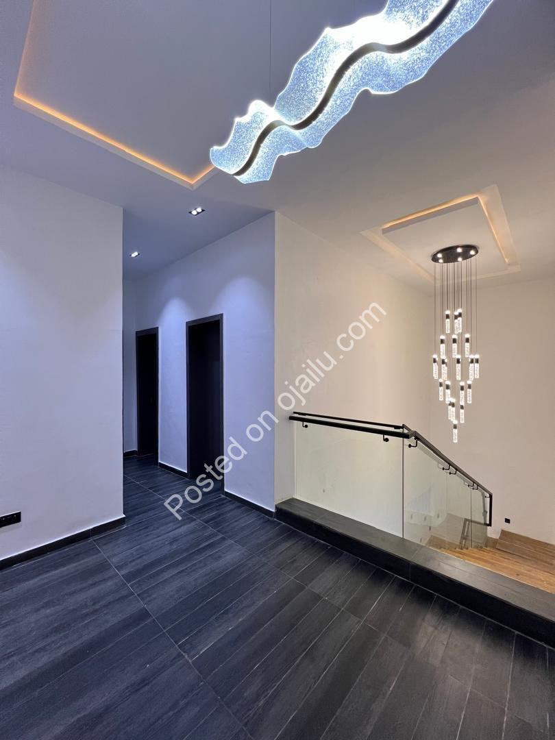 Orchid’s Finest: 5-Bed Smart Home with Cinema & Pool