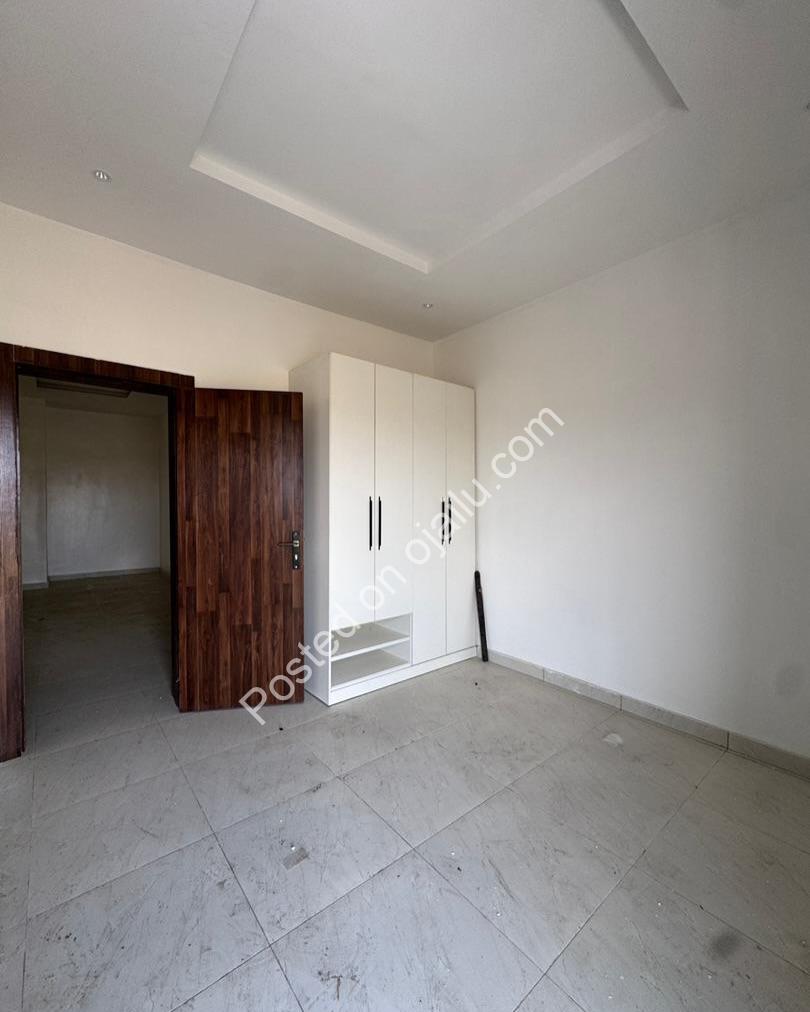 Spacious 3-Bed Lekki Home – Prime Orchid Road!