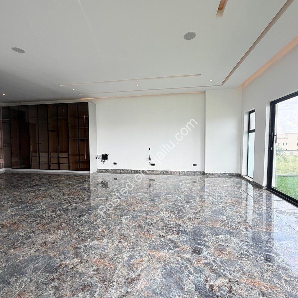 Brand New 5-Bed Duplex with Cinema & Pool in VGC