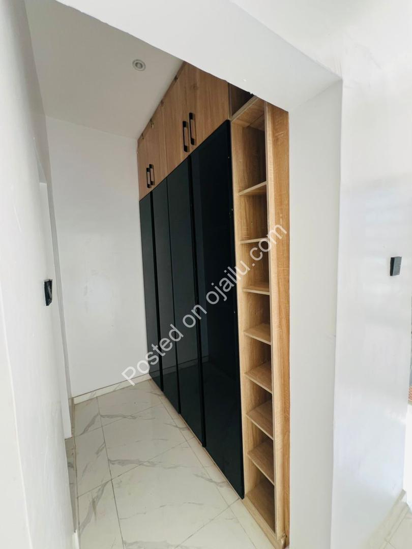 Your Private Ikota Oasis: 4 Ensuite Bedrooms