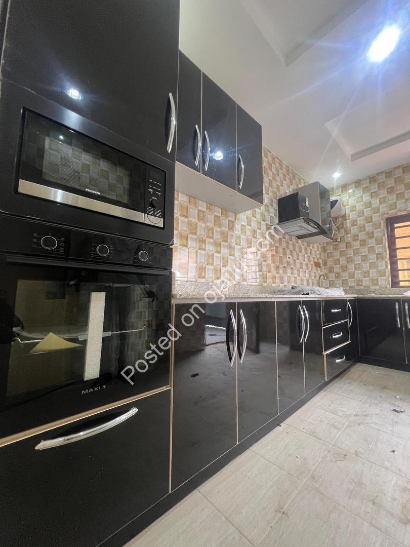 All-Ensuite 2BR Beauty Near Ikeja & Airport