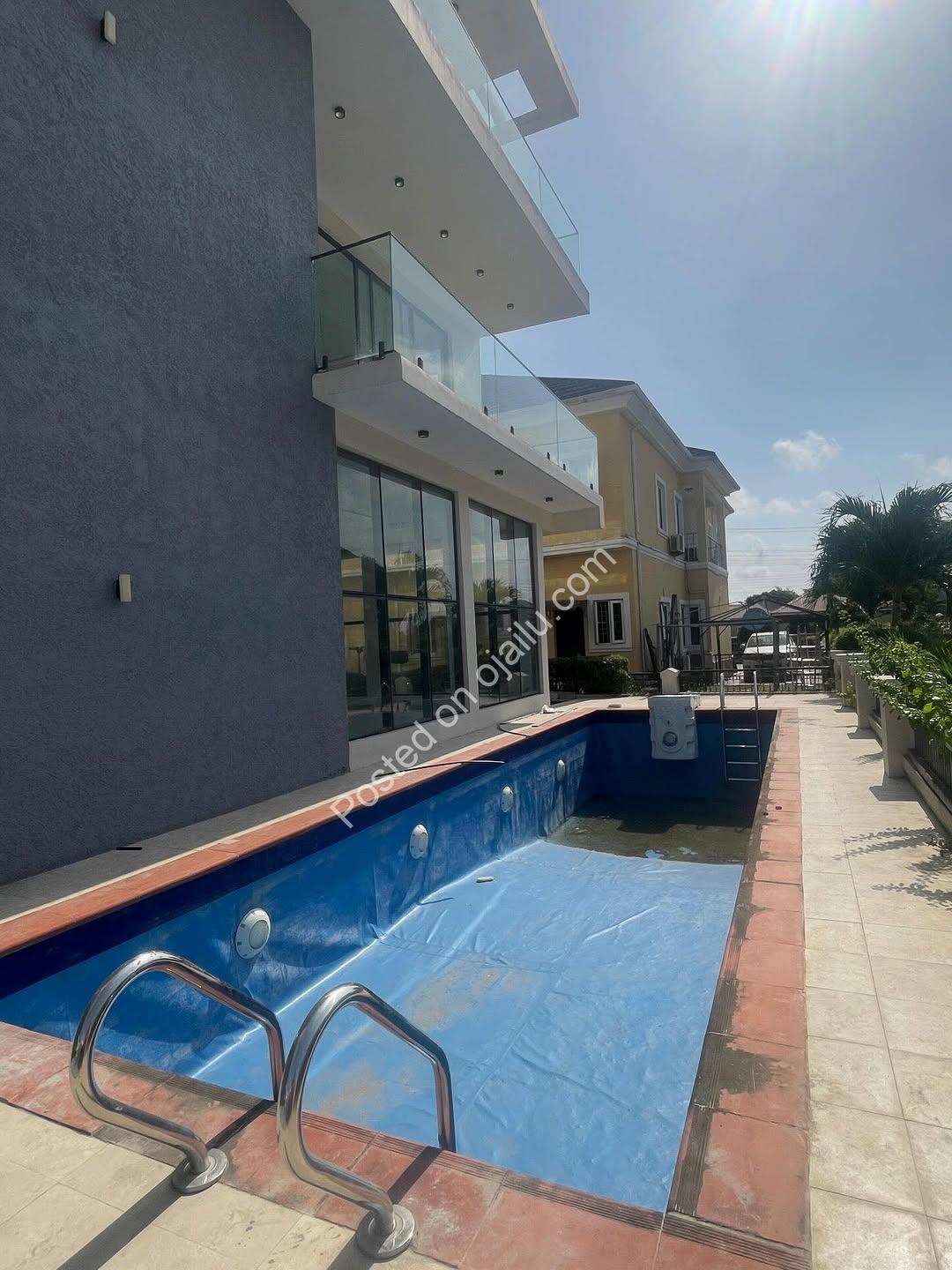 600sqm Corner-Piece: Cinema, Rooftop Terrace & Pool in Chevron