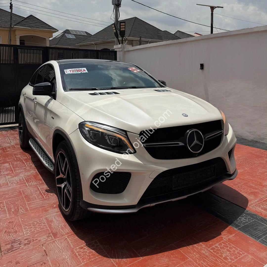 “2017 MERCEDES GLE 43: IMMACULATE FULL OPTIONS – DRIVE LUXURY!”