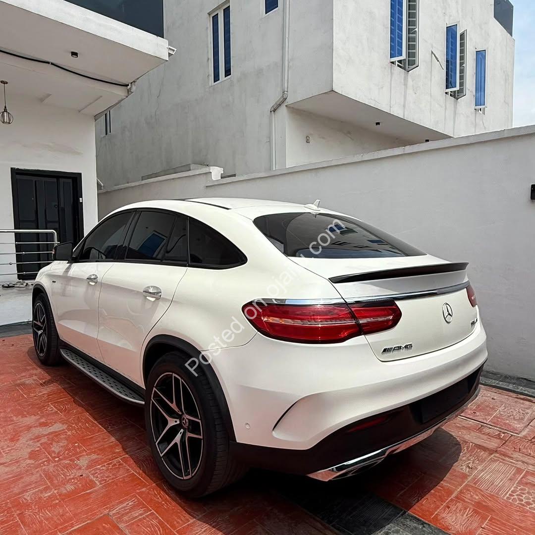 “2017 MERCEDES GLE 43: IMMACULATE FULL OPTIONS – DRIVE LUXURY!”