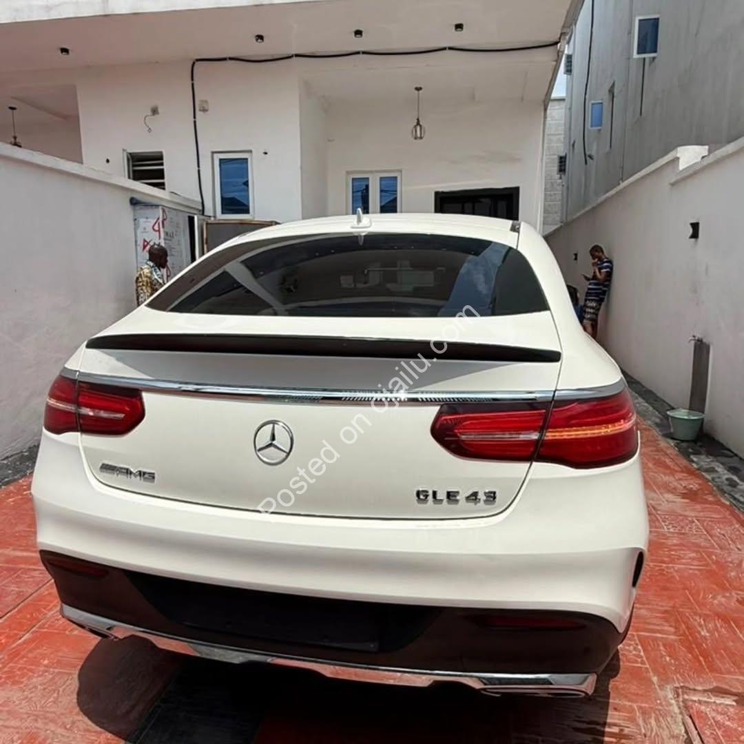 “2017 MERCEDES GLE 43: IMMACULATE FULL OPTIONS – DRIVE LUXURY!”